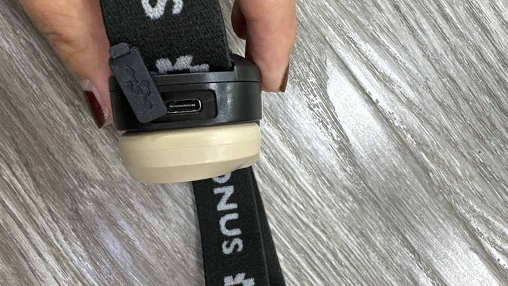 Konus Konusflash-8, porta di ricarica USB