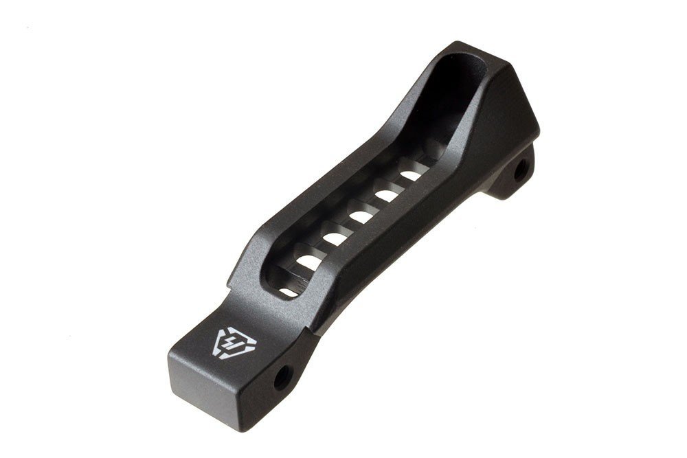 Strike Industries Fang Billet Aluminum Trigger Guard nero per AR-15, dettaglio 2