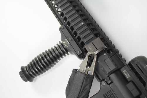 CQD Forward Sling Mount montato su slitta Picatinny