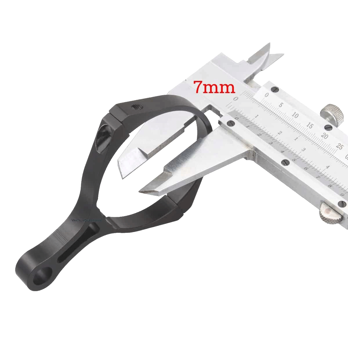 Dettaglio della leva zoom universale Vector Optics in metallo