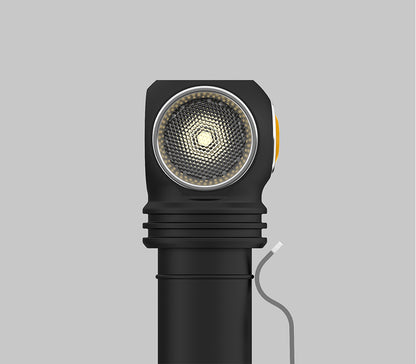 Armytek Wizard C2 Pro Magnet USB luce calda con accessori in dotazione