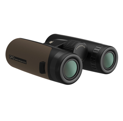 GPO Passion ED 10x42 marrone, vista di tre quarti
