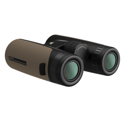 GPO Passion ED 10x42 sabbia, vista di tre quarti