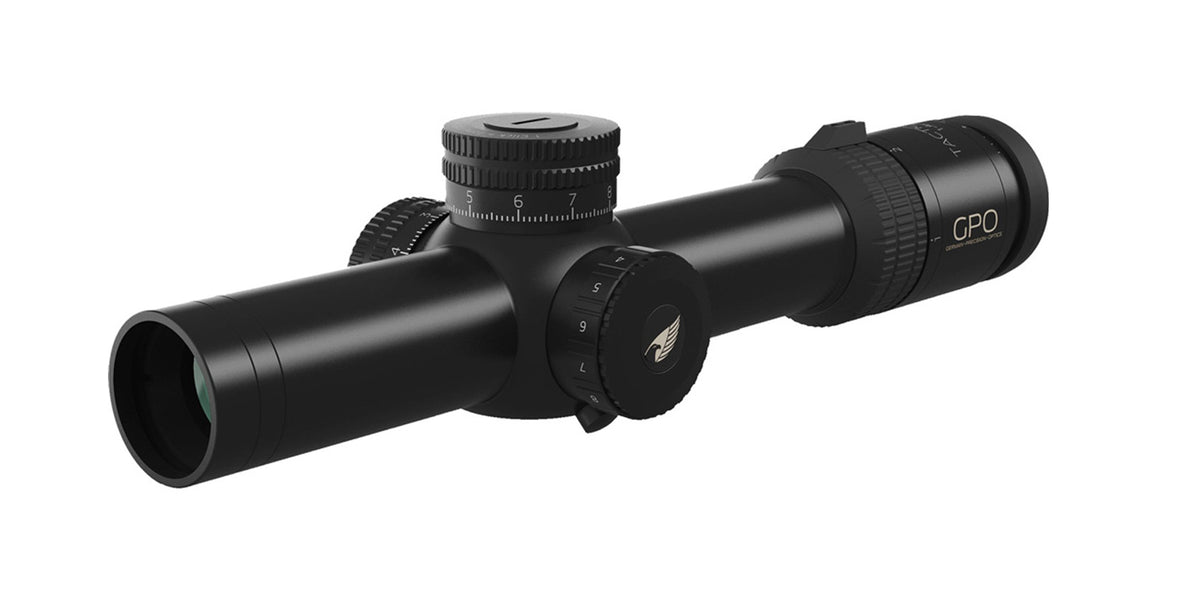 Cannocchiale GPO TAC 6x 1-6x24i, vista di tre quarti con torrette MRAD