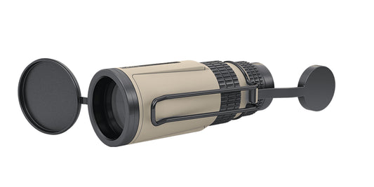 Monocolo GPO TAC Mono 10x42 HD con copriobiettivi aperti, vista laterale