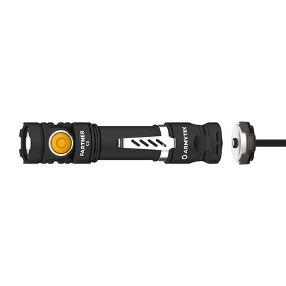 Armytek Partner C2 Magnet USB luce calda dettaglio pulsante tattico