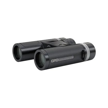 GPO Passion SD 8x26 binocolo compatto nero, vista di tre quarti