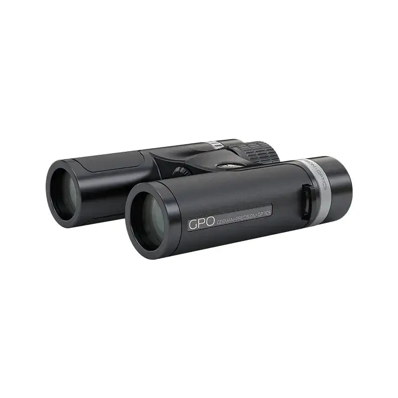 GPO Passion SD 10x26 binocolo compatto nero, vista di tre quarti