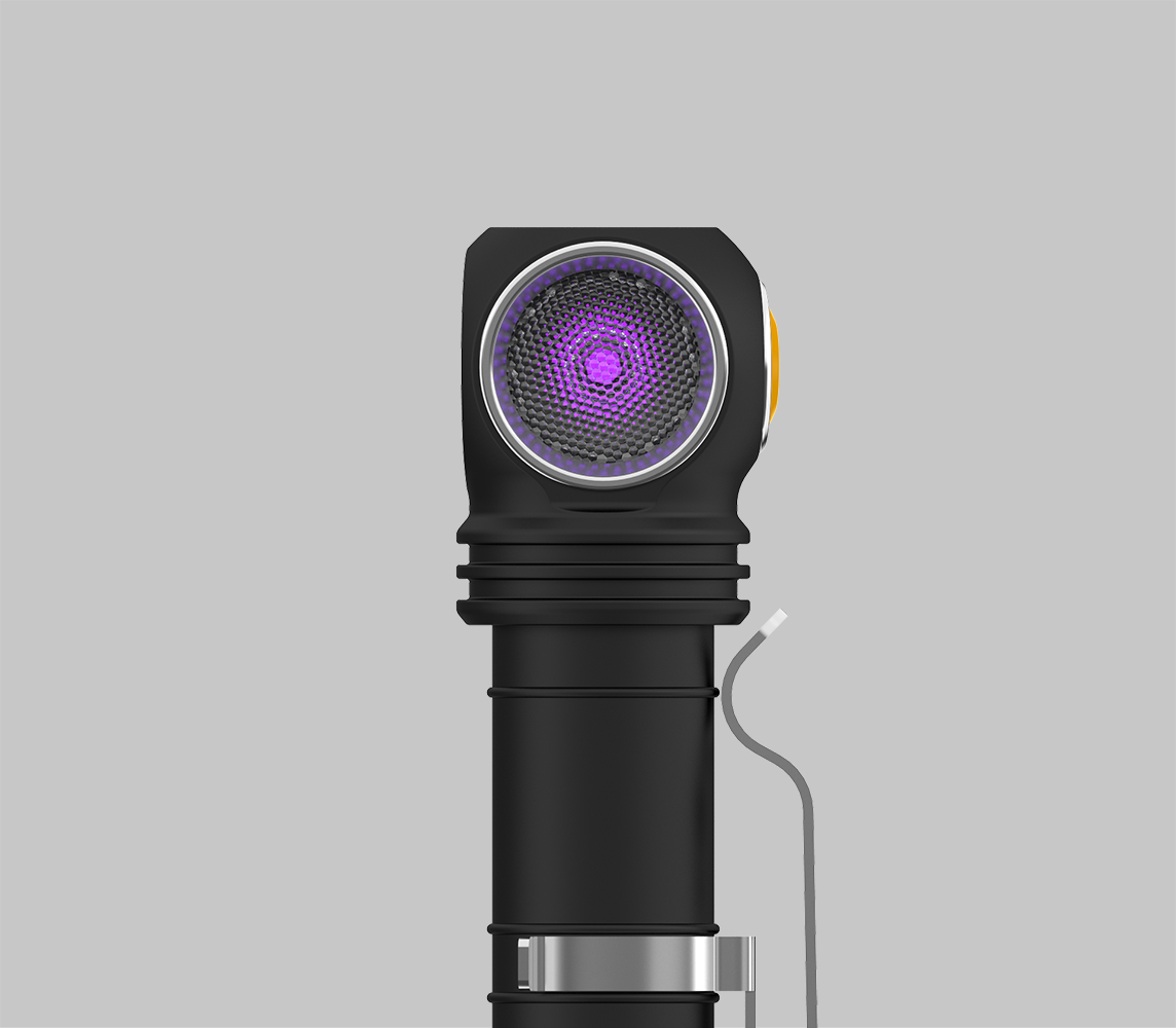 Armytek Wizard C2 WUV, dettaglio della testa con LED bianchi e UV