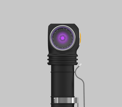 Armytek Wizard C2 WUV, dettaglio della testa con LED bianchi e UV