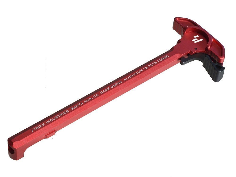 Leva di armamento Strike Industries con Extended Latch per AR-15 rossa, vista laterale