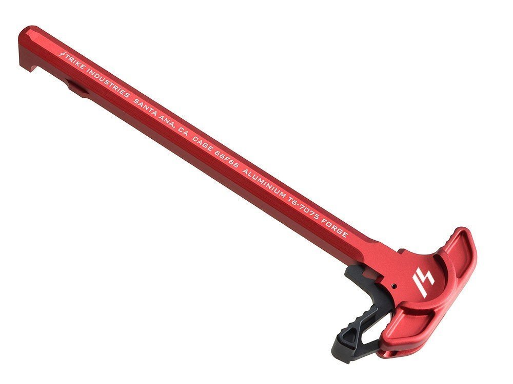 Leva di armamento Strike Industries con Extended Latch per AR-15 rossa, particolare