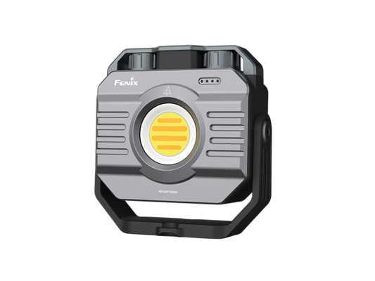 Fenix CL28R Lampada da campeggio