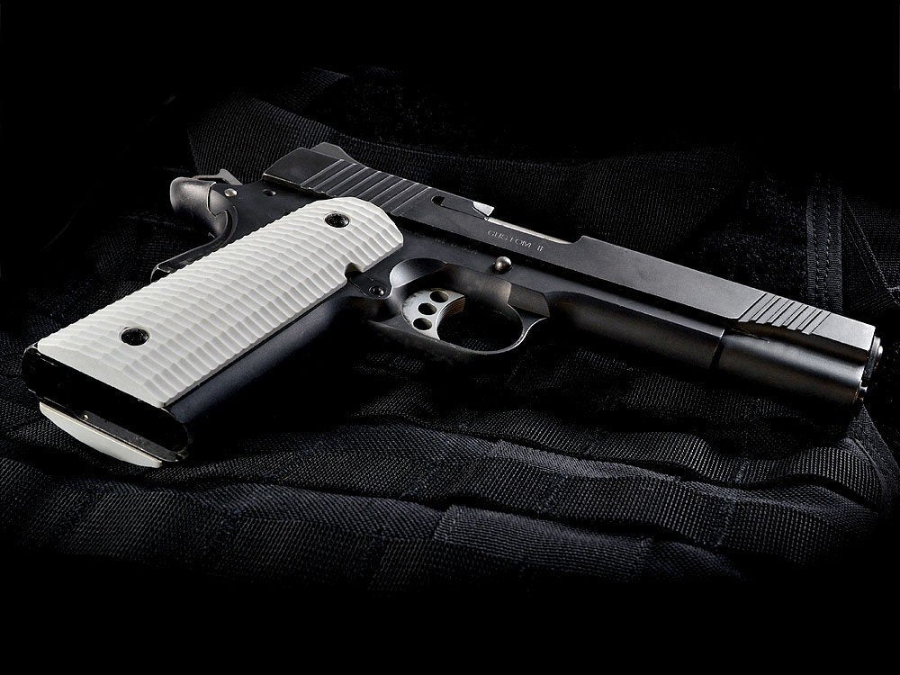 Strike Industries guancette 1911 BMC PX-12 Streamlined Pattern grigie, dettaglio 5