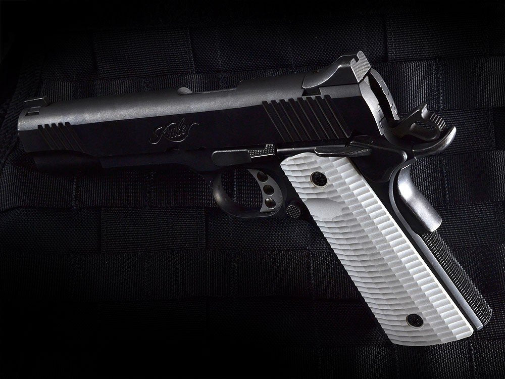 Strike Industries guancette 1911 BMC PX-12 Streamlined Pattern grigie, dettaglio 4