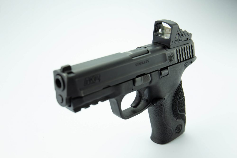 Shield Sights attacco montato su pistola Smith & Wesson M&P con red dot