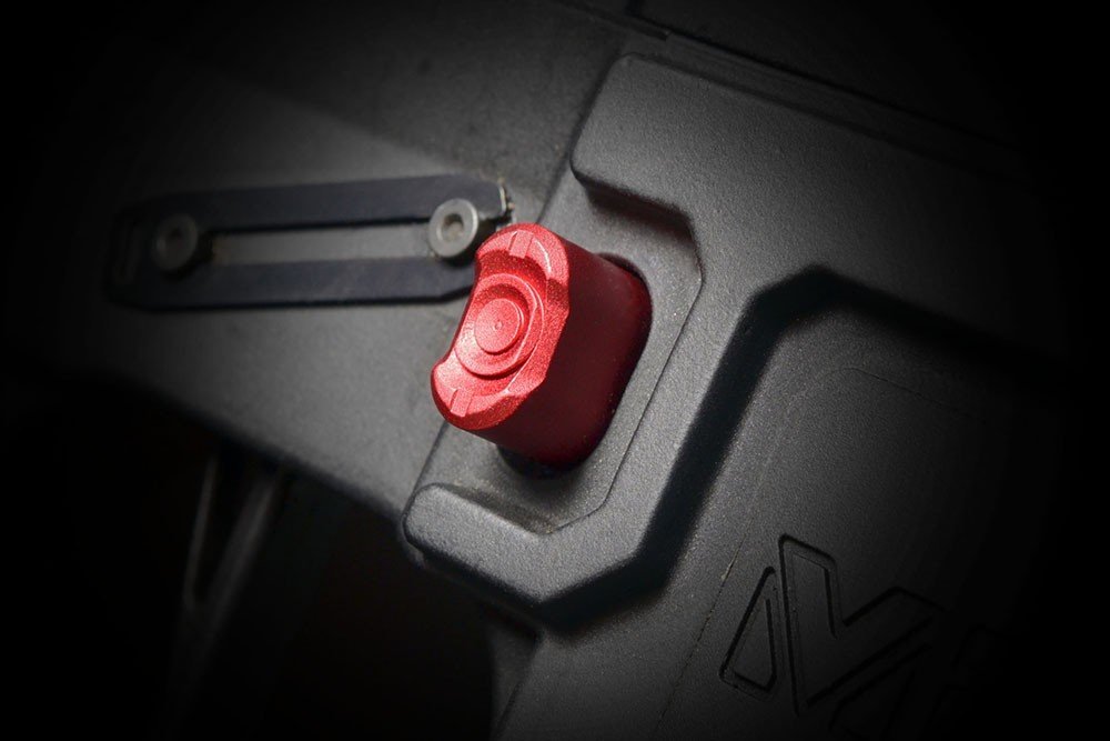 Strike Industries Magazine Catch sgancio caricatore per AR-15, rosso, dettaglio 2