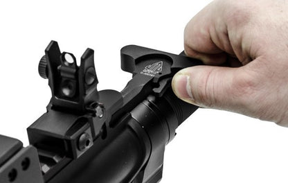 UTG leva di armamento standard per AR-15 nera, vista laterale