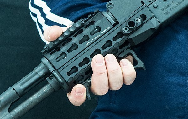 UTG Ultra Slim Angled Foregrip Keymod - Black